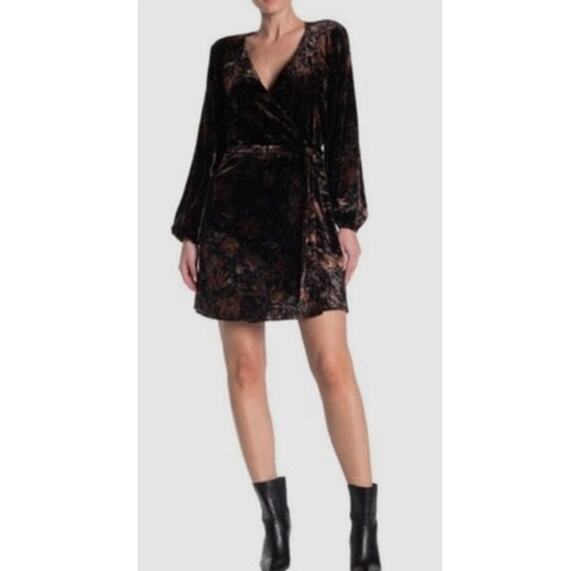 PAIGE Dresses & Skirts - NWOT PAIGE Estefani Velvet Dress Womens Size Large